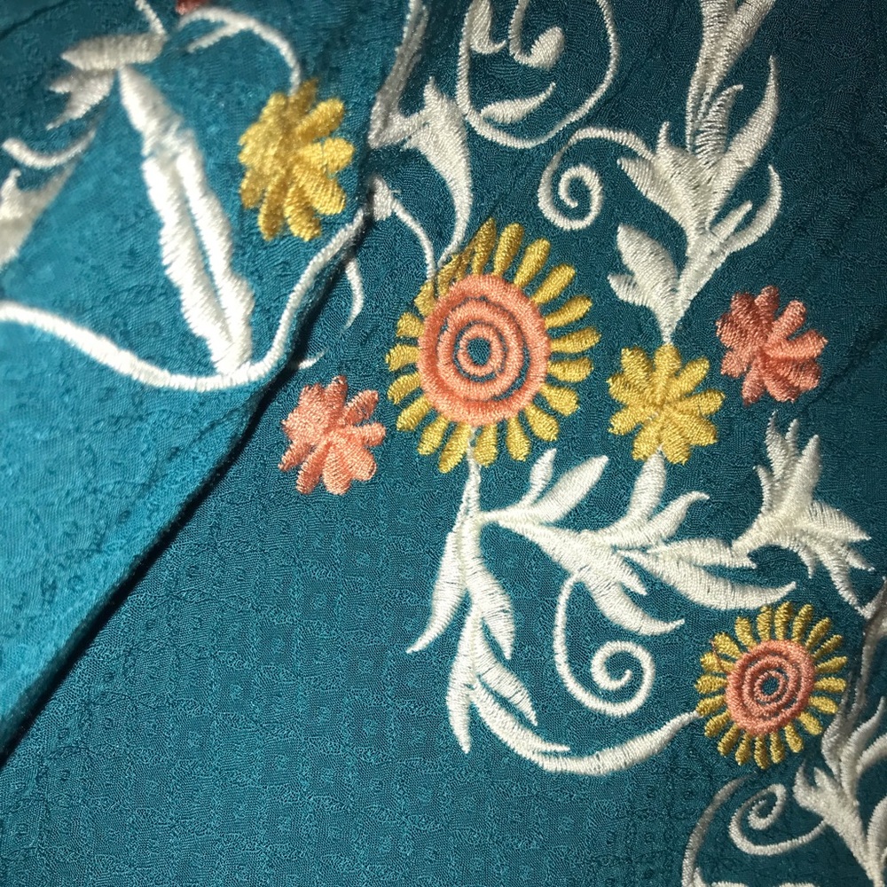 Summer/Spring Cold Shoulder Top✨ - Picture 3 of 4